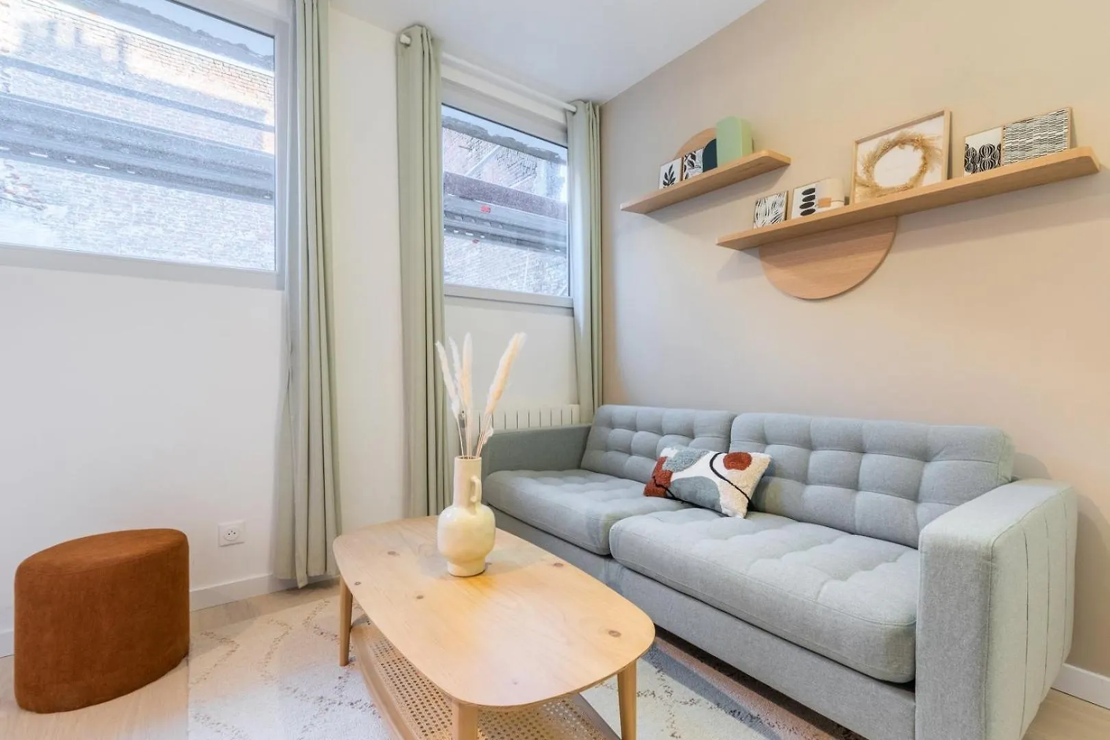 Renovated 1 Bedroom Apartment Rijsel 0*,